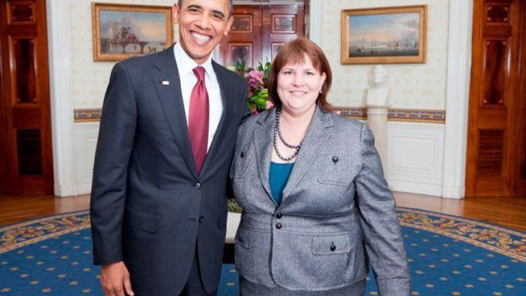 姐姐 alumna Lisa Vicker and President Obama